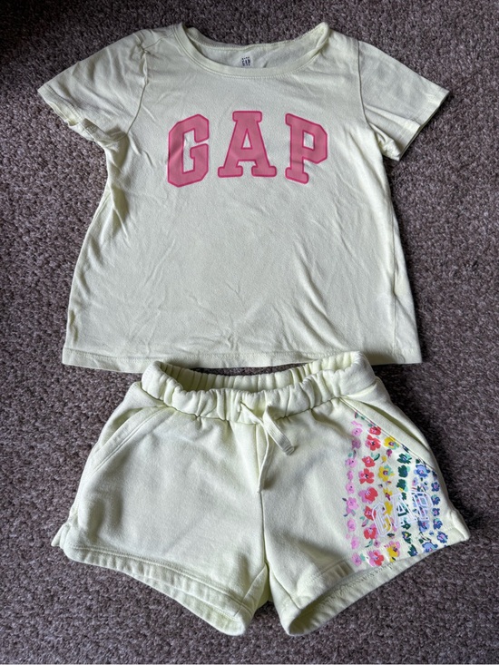 GAP Other - GAP Girls Tee & Shorts Set (XS)